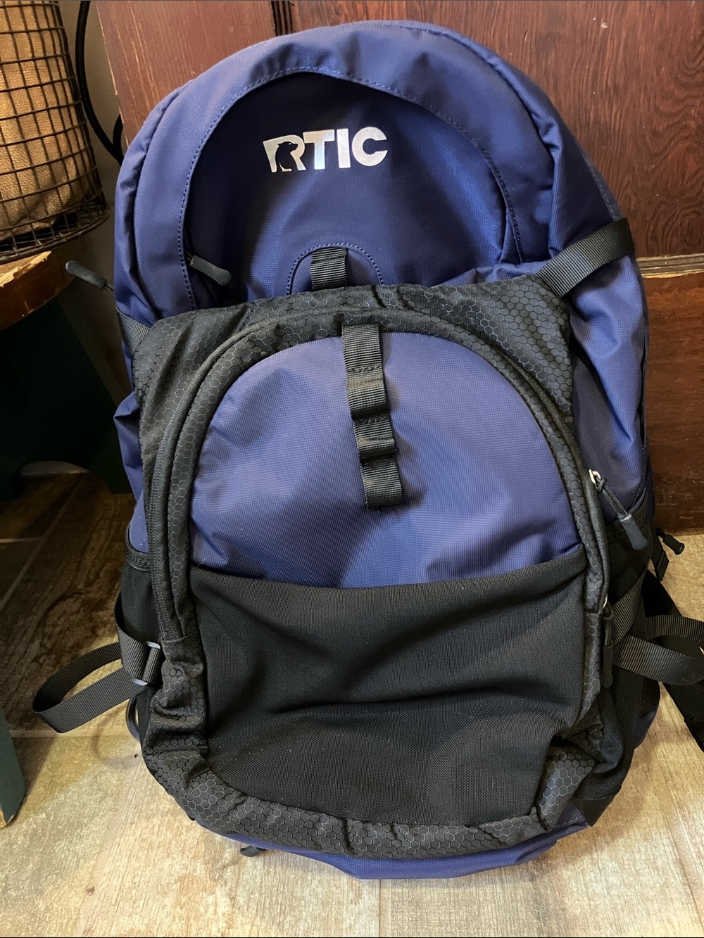 RTIC 35L HIKING HYDRATION PACK BRAND NEW W TAGS FROM CABELLAS
